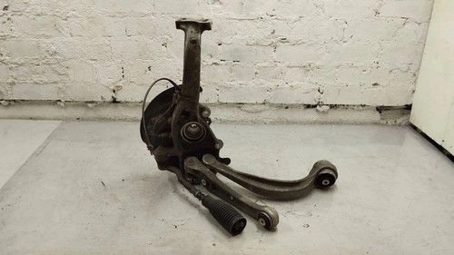 Audi front left hub - 4m,